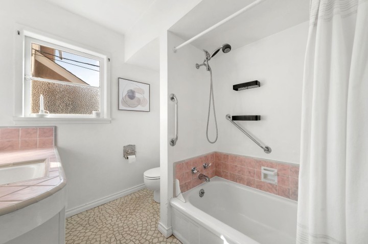 Photo 21 at 2554 Adanac Street, Renfrew VE, Vancouver East