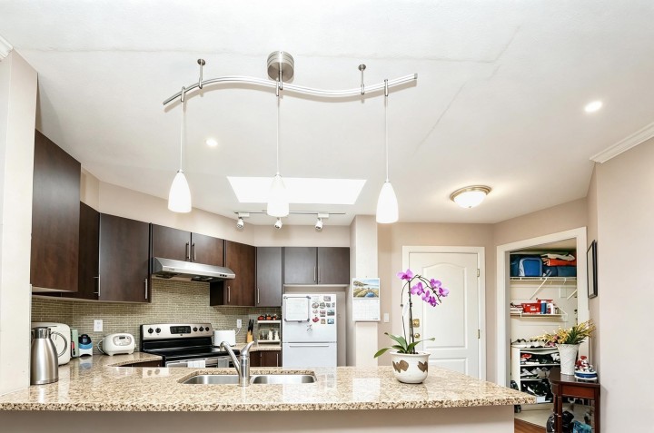 Photo 6 at 305 - 3615 W 17th Avenue, Dunbar, Vancouver West