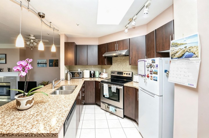 Photo 7 at 305 - 3615 W 17th Avenue, Dunbar, Vancouver West