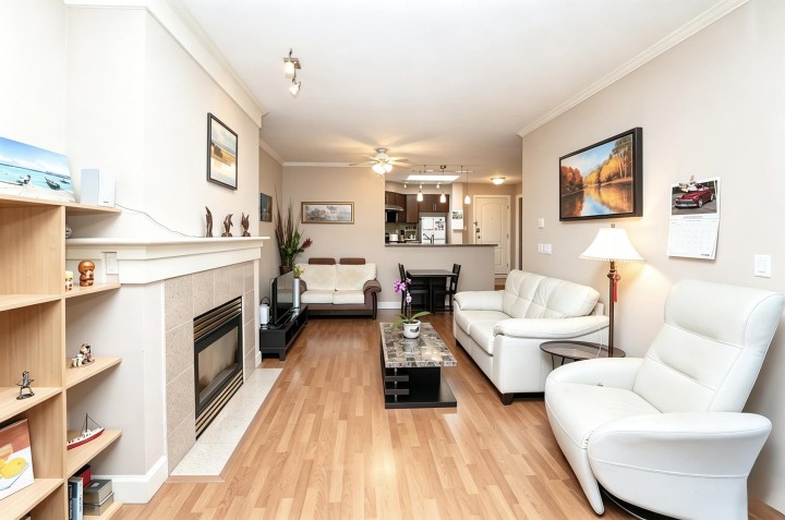 Photo 5 at 305 - 3615 W 17th Avenue, Dunbar, Vancouver West