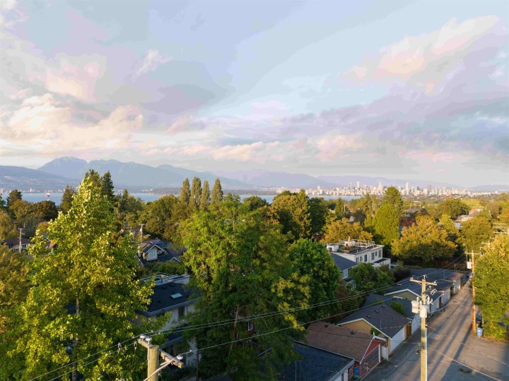 Photo 7 at 201 - 4445 W 10th Avenue, Point Grey, Vancouver West