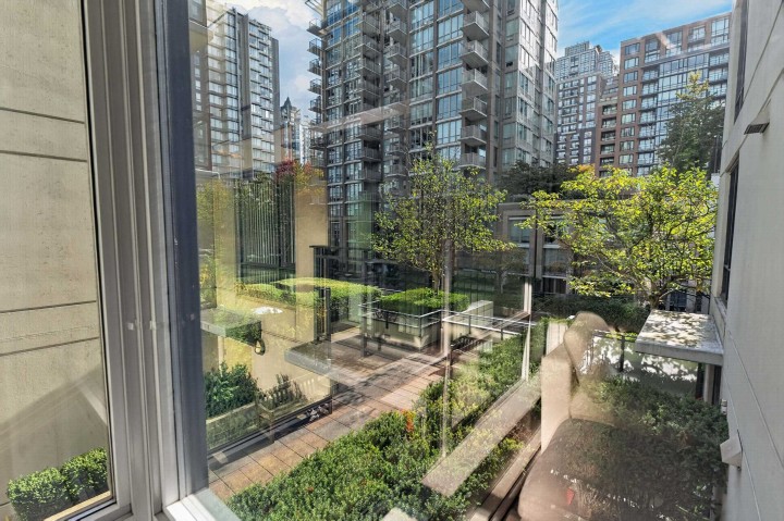 Photo 5 at 312 - 1082 Seymour Street, Downtown VW, Vancouver West