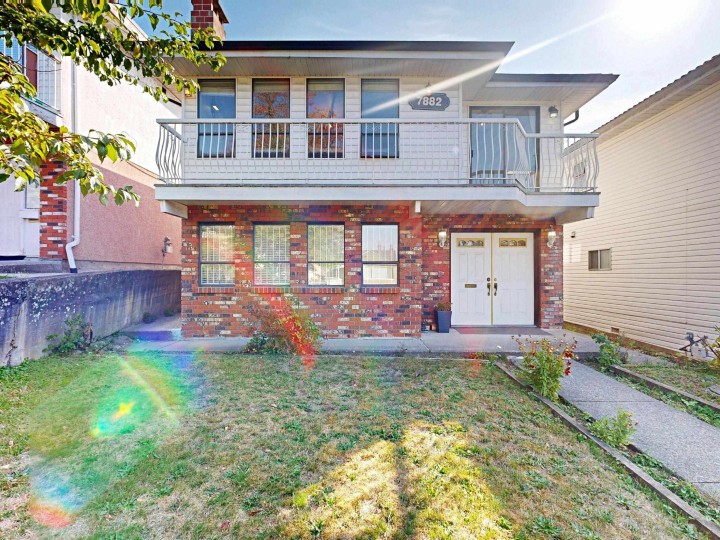 Photo 2 at 7882 Windsor Street, South Vancouver, Vancouver East