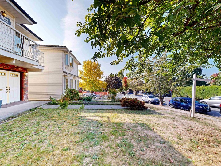 Photo 3 at 7882 Windsor Street, South Vancouver, Vancouver East