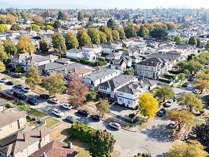 Photo 36 at 7882 Windsor Street, South Vancouver, Vancouver East