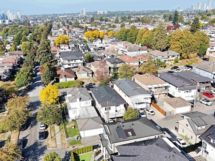Photo 34 at 7882 Windsor Street, South Vancouver, Vancouver East
