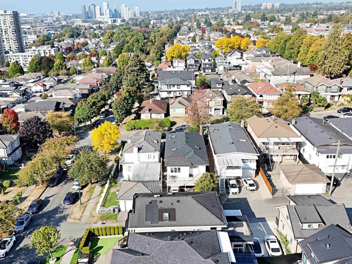 Photo 33 at 7882 Windsor Street, South Vancouver, Vancouver East