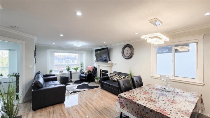 Photo 3 at 7480 Main Street, South Vancouver, Vancouver East