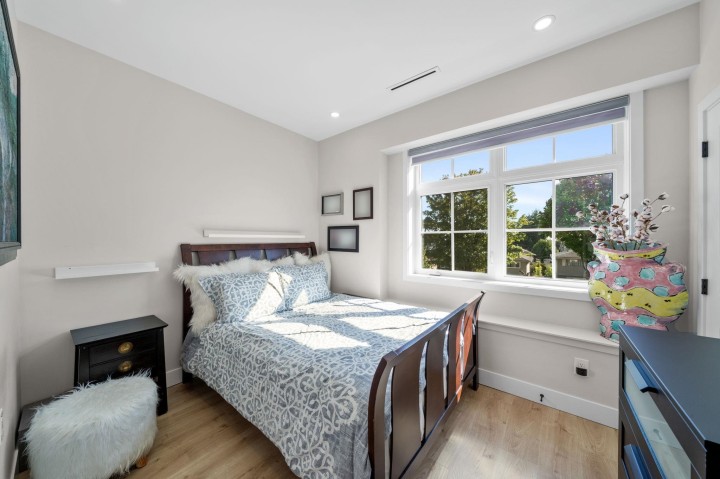 Photo 13 at 1 - 2749 E 54th Avenue, Killarney VE, Vancouver East