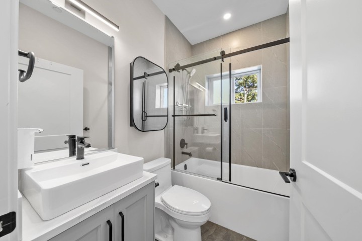 Photo 15 at 1 - 2749 E 54th Avenue, Killarney VE, Vancouver East