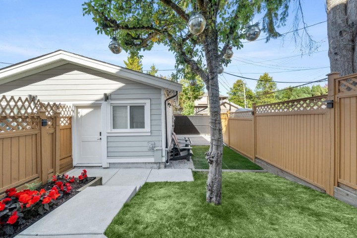 Photo 31 at 1 - 2749 E 54th Avenue, Killarney VE, Vancouver East