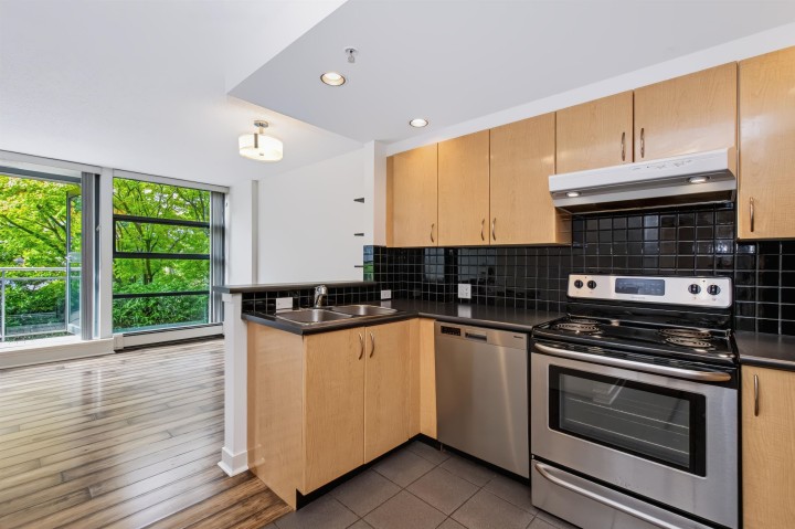 Photo 2 at 202 - 1688 Robson Street, West End VW, Vancouver West