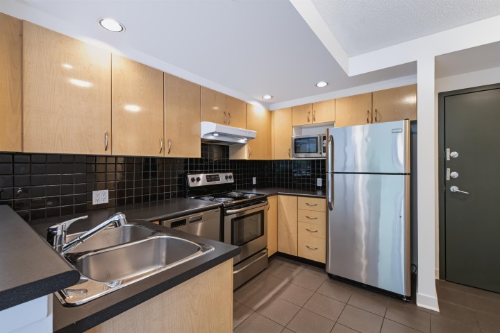 Photo 3 at 202 - 1688 Robson Street, West End VW, Vancouver West
