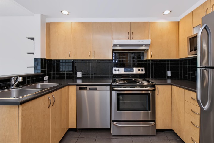 Photo 5 at 202 - 1688 Robson Street, West End VW, Vancouver West