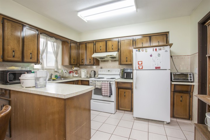 Photo 6 at 950 E 38th Avenue, Fraser VE, Vancouver East