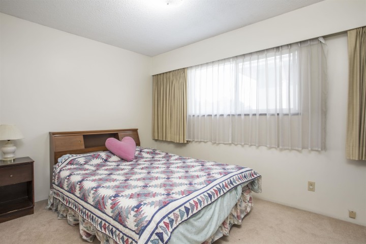 Photo 13 at 950 E 38th Avenue, Fraser VE, Vancouver East