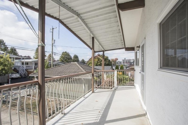 Photo 12 at 950 E 38th Avenue, Fraser VE, Vancouver East
