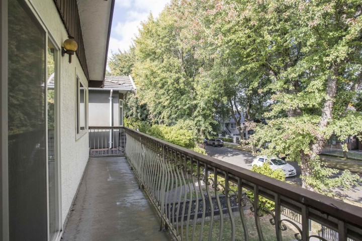 Photo 7 at 950 E 38th Avenue, Fraser VE, Vancouver East