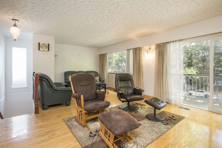 Photo 5 at 950 E 38th Avenue, Fraser VE, Vancouver East