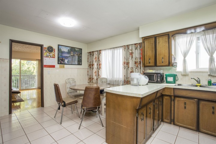Photo 9 at 950 E 38th Avenue, Fraser VE, Vancouver East
