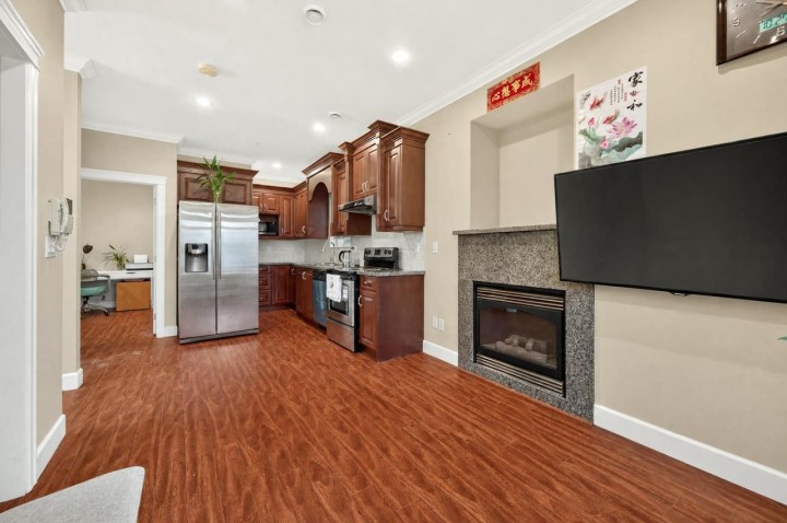 Photo 3 at 6676 Victoria Drive, Killarney VE, Vancouver East
