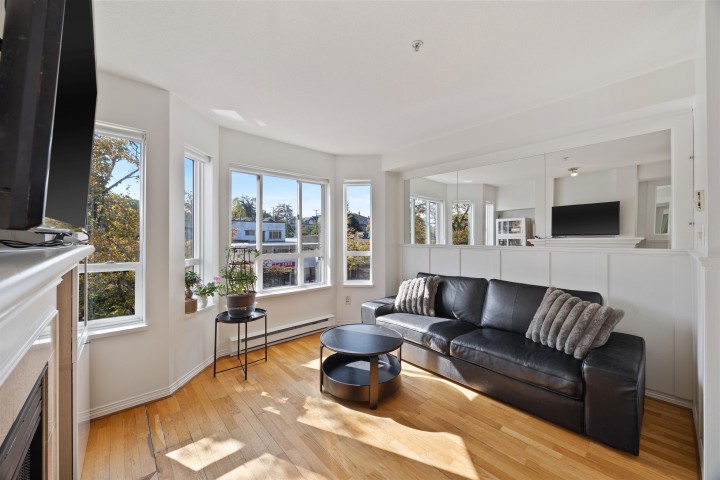 Photo 6 at 316 - 2565 W Broadway Street, Kitsilano, Vancouver West