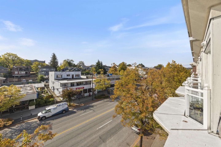 Photo 17 at 316 - 2565 W Broadway Street, Kitsilano, Vancouver West