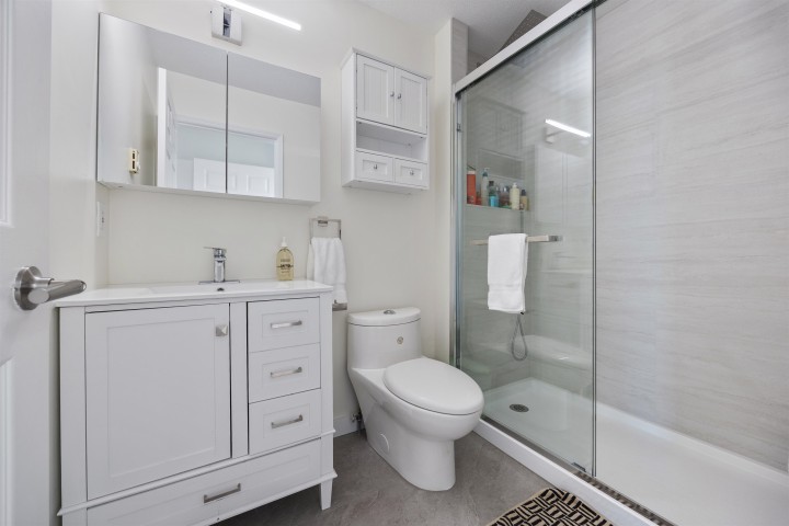 Photo 7 at 316 - 2565 W Broadway Street, Kitsilano, Vancouver West