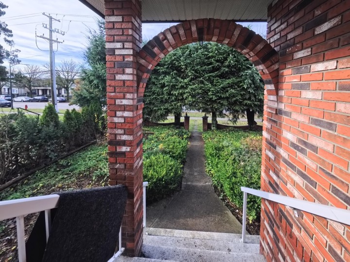 Photo 2 at 6174 Tyne Street, Killarney VE, Vancouver East