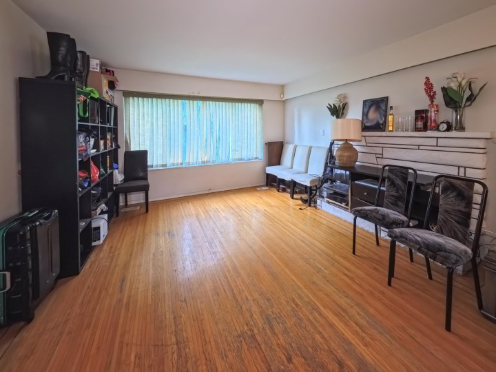 Photo 3 at 6174 Tyne Street, Killarney VE, Vancouver East