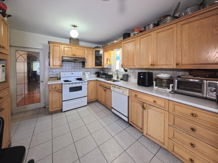 Photo 5 at 6174 Tyne Street, Killarney VE, Vancouver East