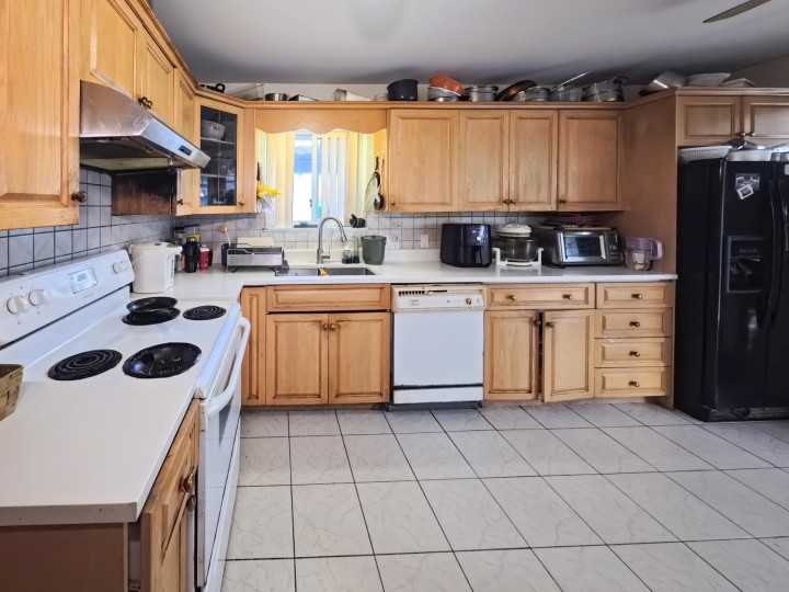 Photo 4 at 6174 Tyne Street, Killarney VE, Vancouver East
