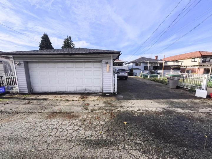 Photo 8 at 6174 Tyne Street, Killarney VE, Vancouver East