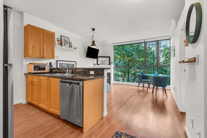 Photo 6 at 307 - 928 W Richards Street, Yaletown, Vancouver West