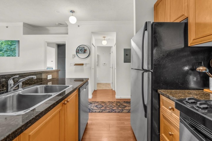 Photo 13 at 307 - 928 W Richards Street, Yaletown, Vancouver West