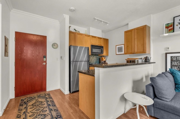 Photo 12 at 307 - 928 W Richards Street, Yaletown, Vancouver West