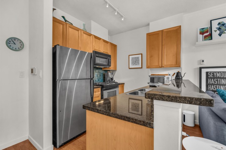 Photo 7 at 307 - 928 W Richards Street, Yaletown, Vancouver West