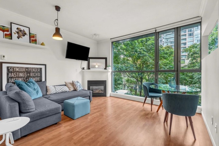 Photo 3 at 307 - 928 W Richards Street, Yaletown, Vancouver West