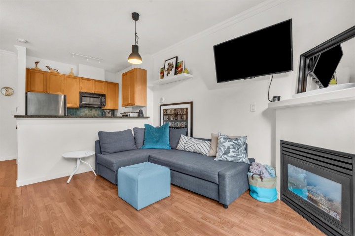 Photo 4 at 307 - 928 W Richards Street, Yaletown, Vancouver West