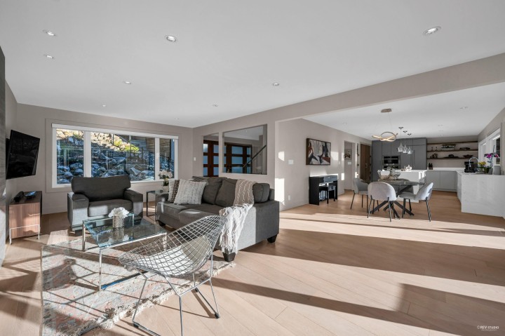 Photo 6 at 130 Oceanview Place, Lions Bay, West Vancouver