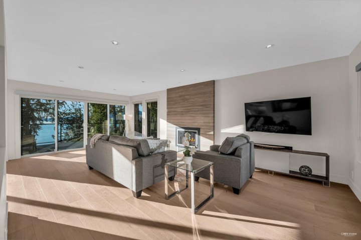 Photo 3 at 130 Oceanview Place, Lions Bay, West Vancouver