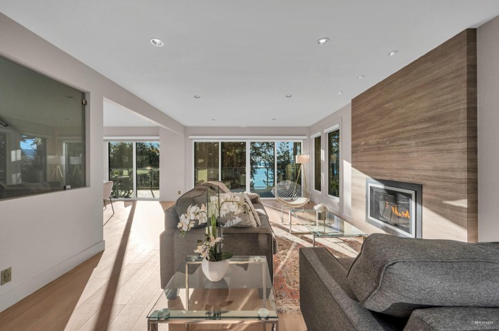 Photo 5 at 130 Oceanview Place, Lions Bay, West Vancouver