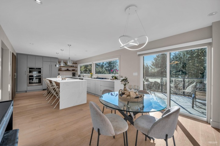 Photo 9 at 130 Oceanview Place, Lions Bay, West Vancouver