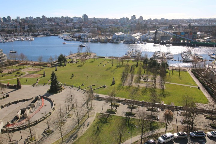 Photo 4 at 1606 - 583 Beach Crescent, Yaletown, Vancouver West