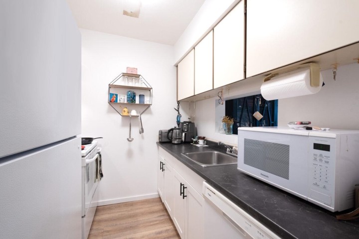 Photo 11 at 105 - 2222 Prince Edward Street, Mount Pleasant VE, Vancouver East