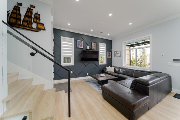 Photo 2 at 960 Renfrew Street, Renfrew VE, Vancouver East