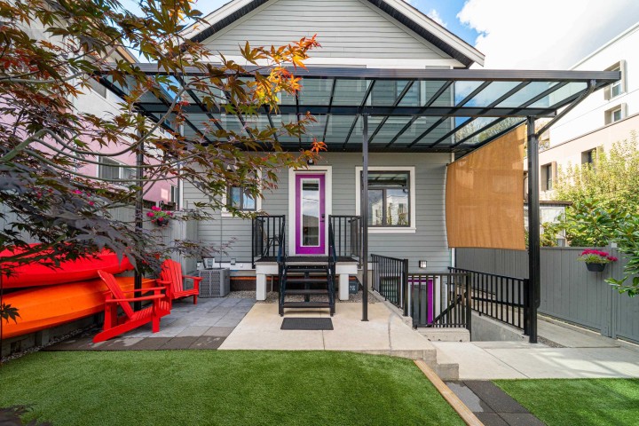 Photo 1 at 960 Renfrew Street, Renfrew VE, Vancouver East
