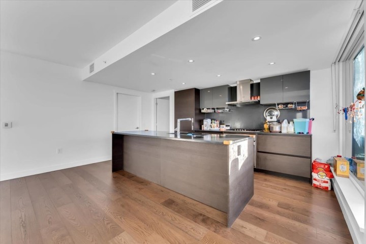 Photo 10 at 607 - 1571 W 57th Avenue, South Granville, Vancouver West