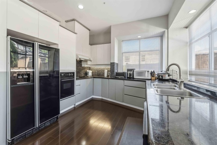 Photo 11 at 2275 Bonaccord Drive, Fraserview VE, Vancouver East