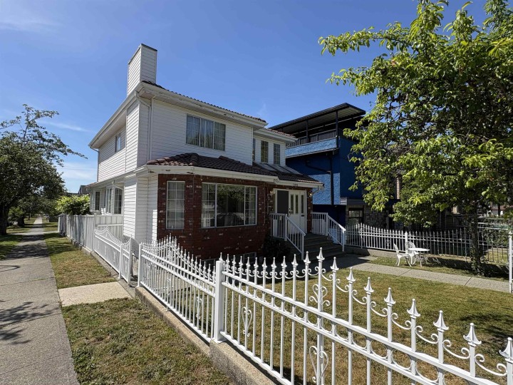 Photo 2 at 5095 Nanaimo Street, Victoria VE, Vancouver East